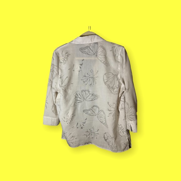 White butterfly pattern blouse - Picture 3 of 3